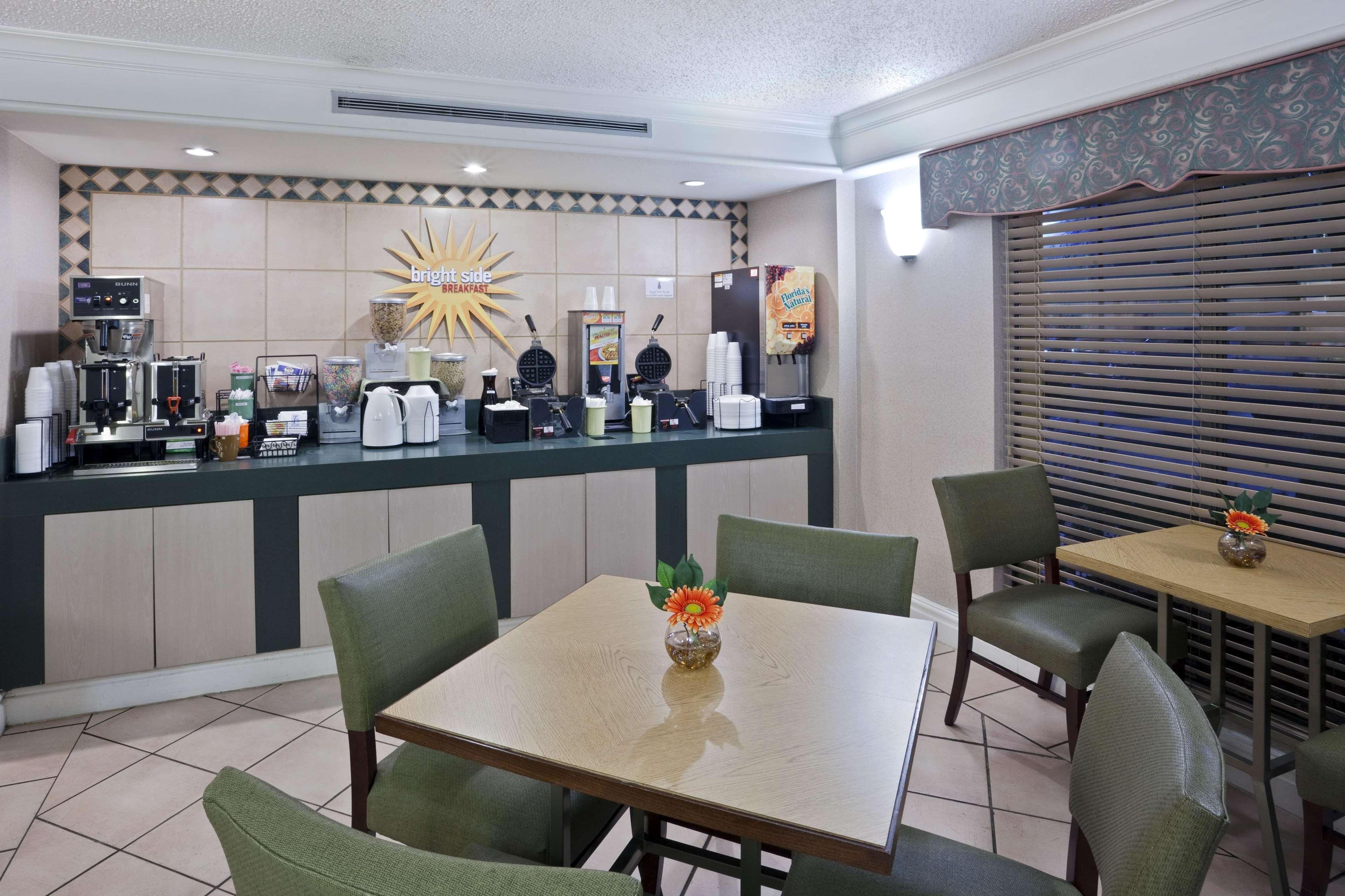 La Quinta Inn By Wyndham Omaha West מראה חיצוני תמונה