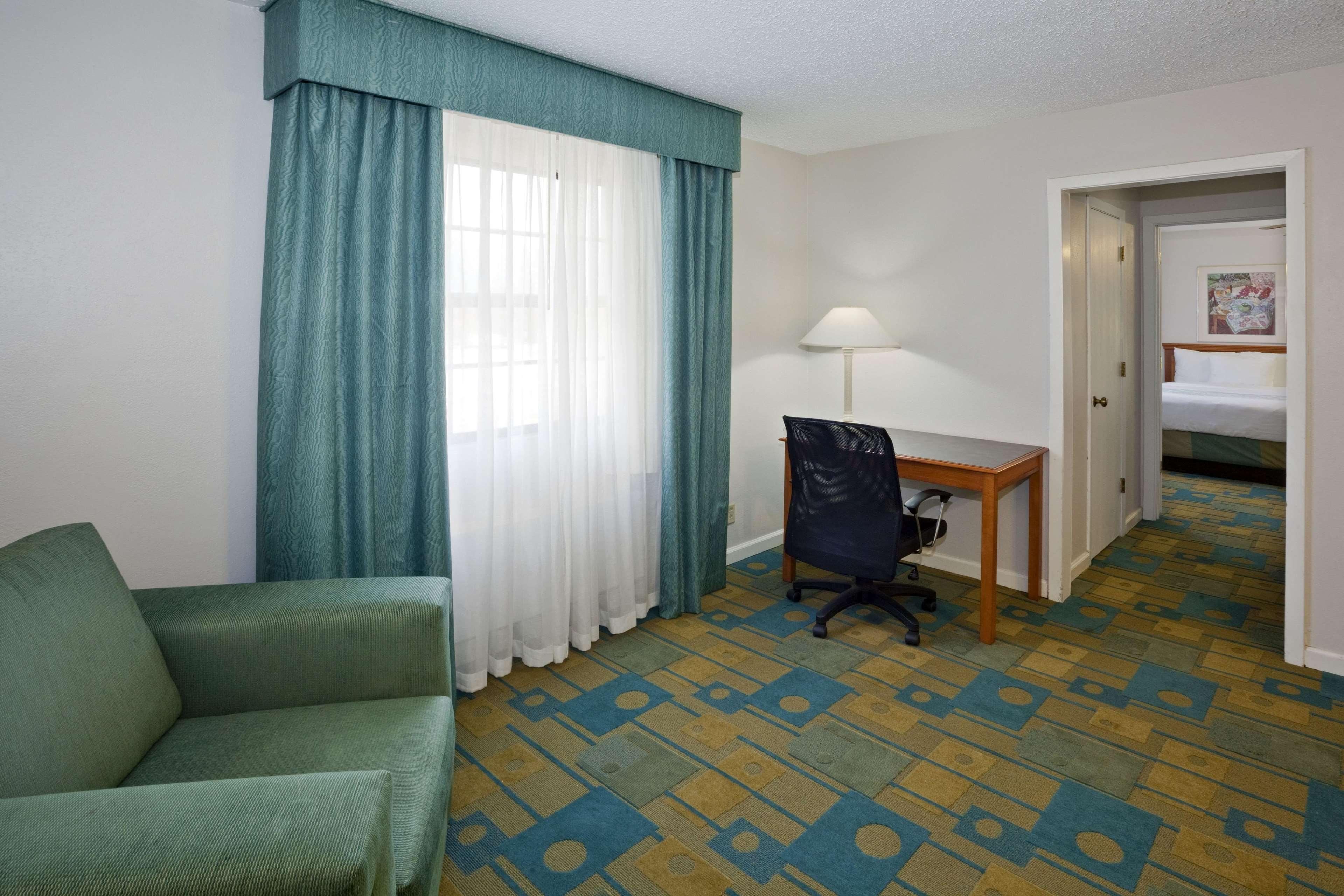 La Quinta Inn By Wyndham Omaha West מראה חיצוני תמונה