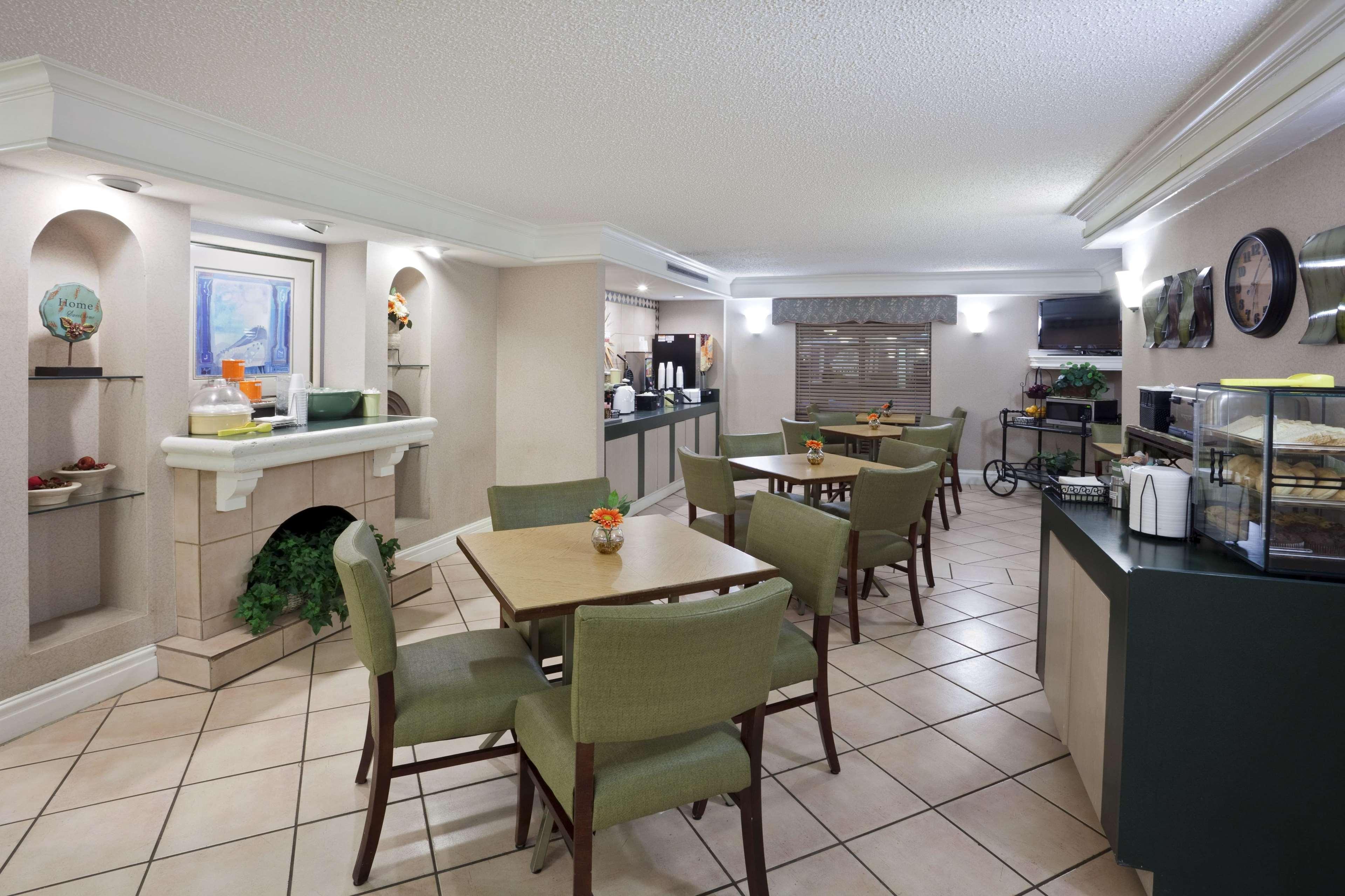 La Quinta Inn By Wyndham Omaha West מראה חיצוני תמונה
