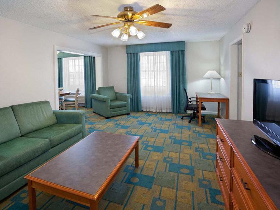La Quinta Inn By Wyndham Omaha West מראה חיצוני תמונה